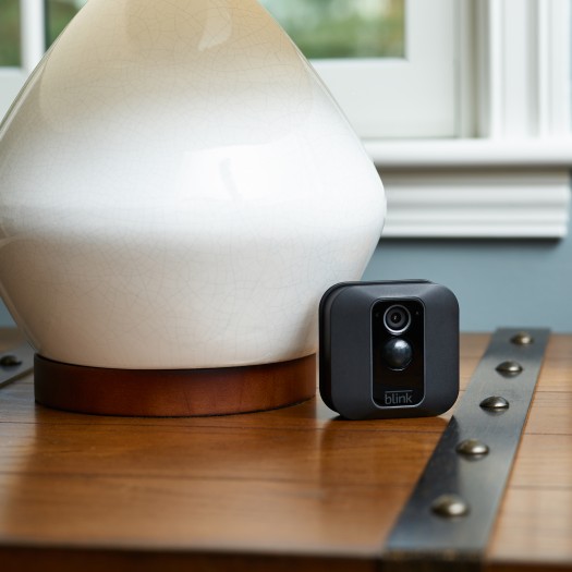 Dadurch kann die Blink XT2 einfach an verschiedenen Standorten verwendet werden. (Bild: Amazon)